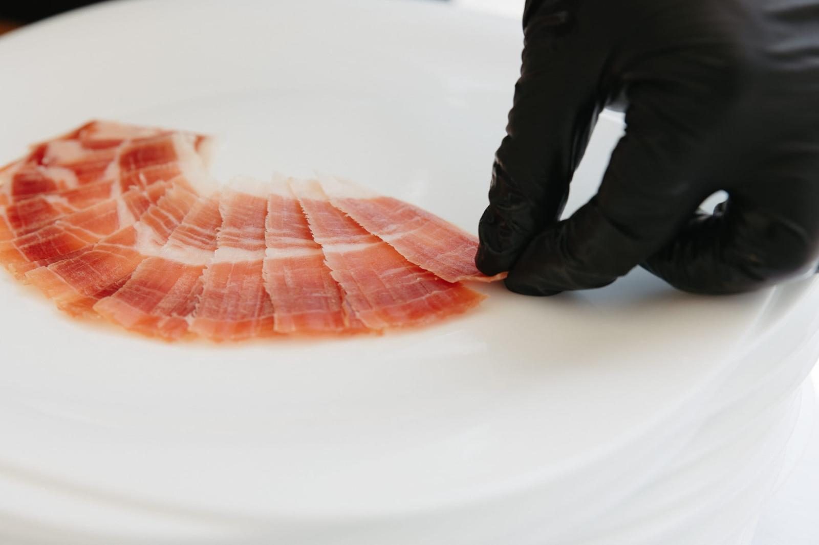 Corte de jamón en evento de catas y formación en Murcia