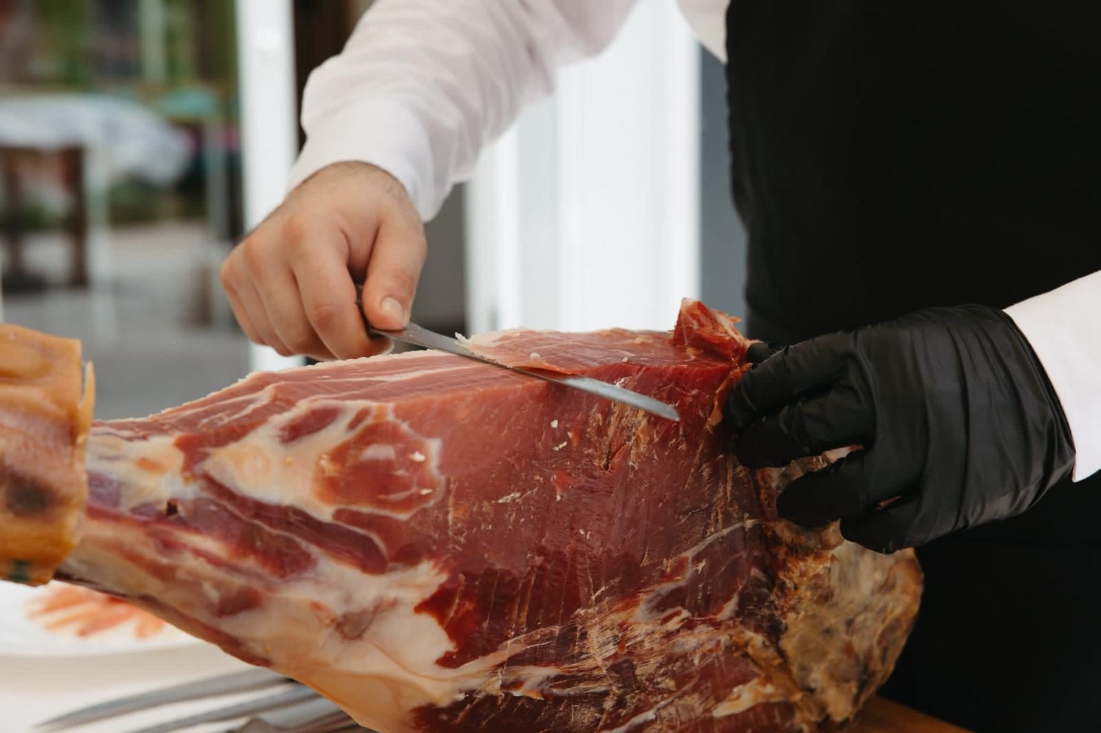 Corte de jamón en evento de catas y formación en Murcia