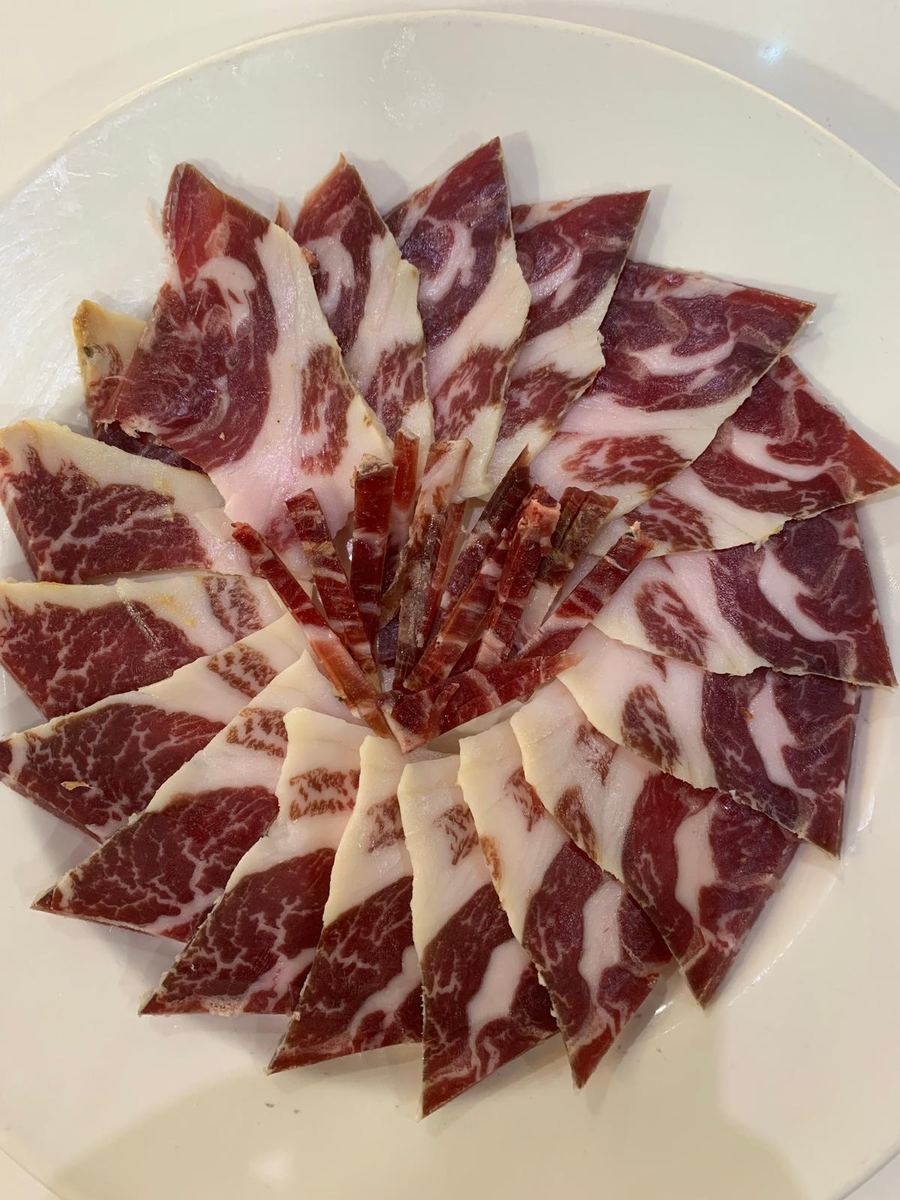 Corte de jamón en evento de catas y formación en Murcia